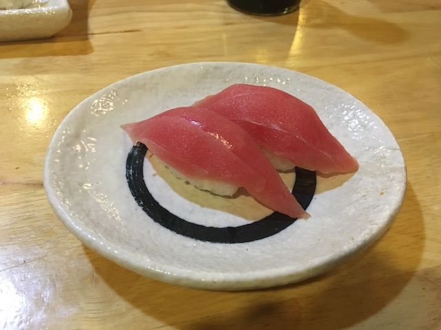 ニャウンシュエの寿司バーNOZOMIのマグロ